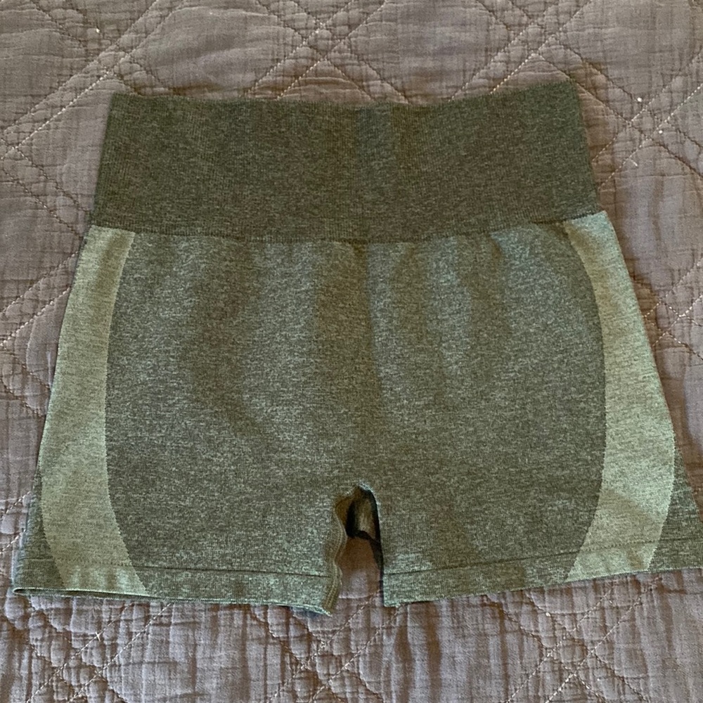 VS Pink Seamless Booty Short